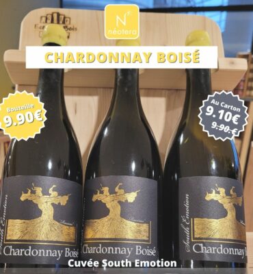 Offre-Noel-2024 Découvrez le South Emotion Chardonnay Boisé au Caveau de Neotera Nous avons le plaisir de vous présenter notre Cuvée Chardonnay Réserve, un vin d’exception à découvrir au caveau.